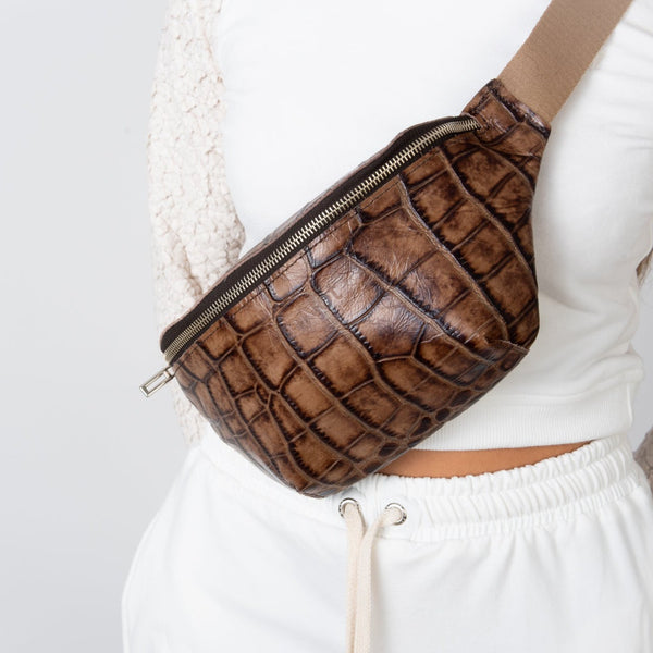 Sac-ceinture en cuir recyclé texturé brun